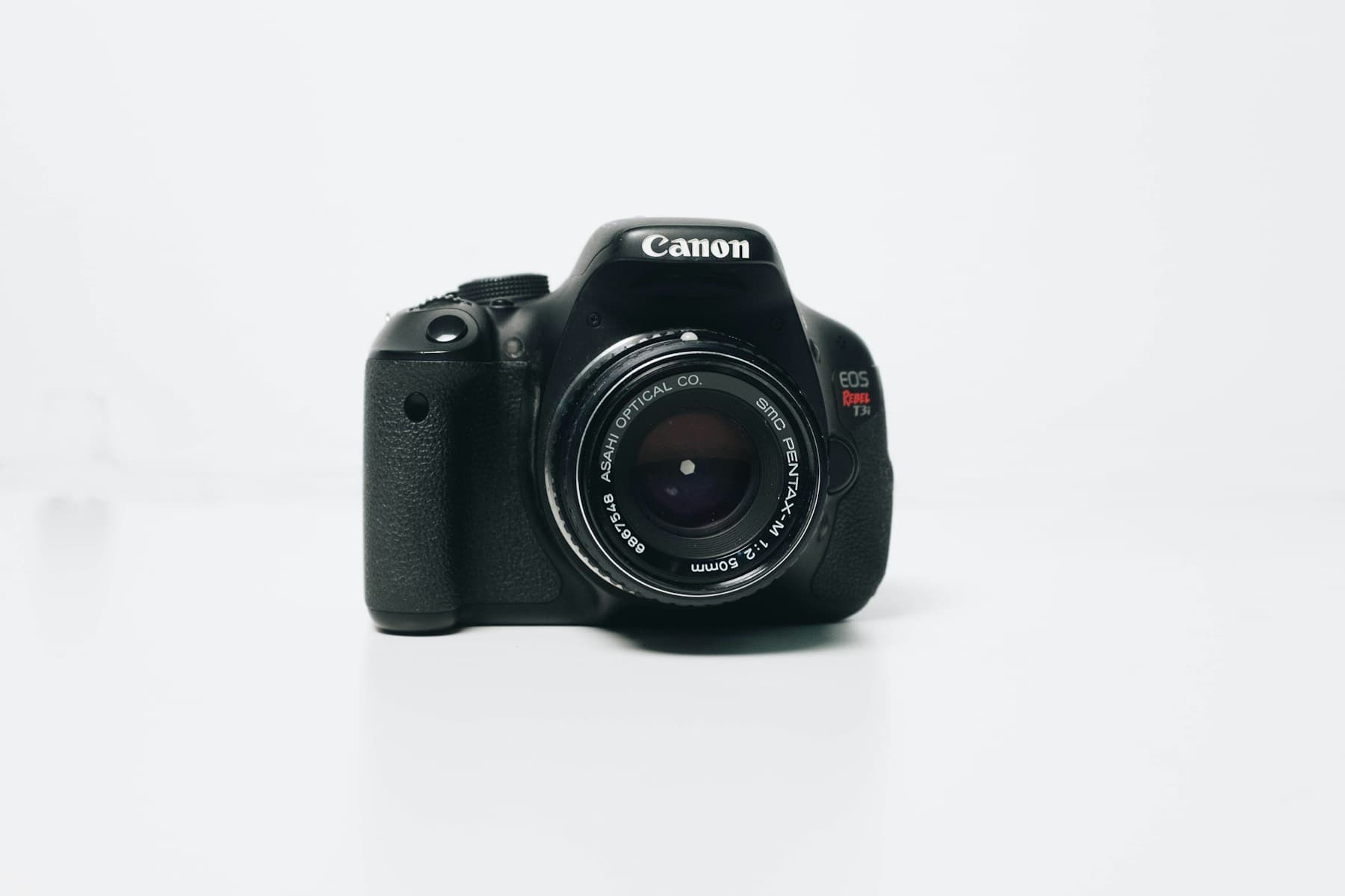Canon EOS Rebel T7 + 18–55mm